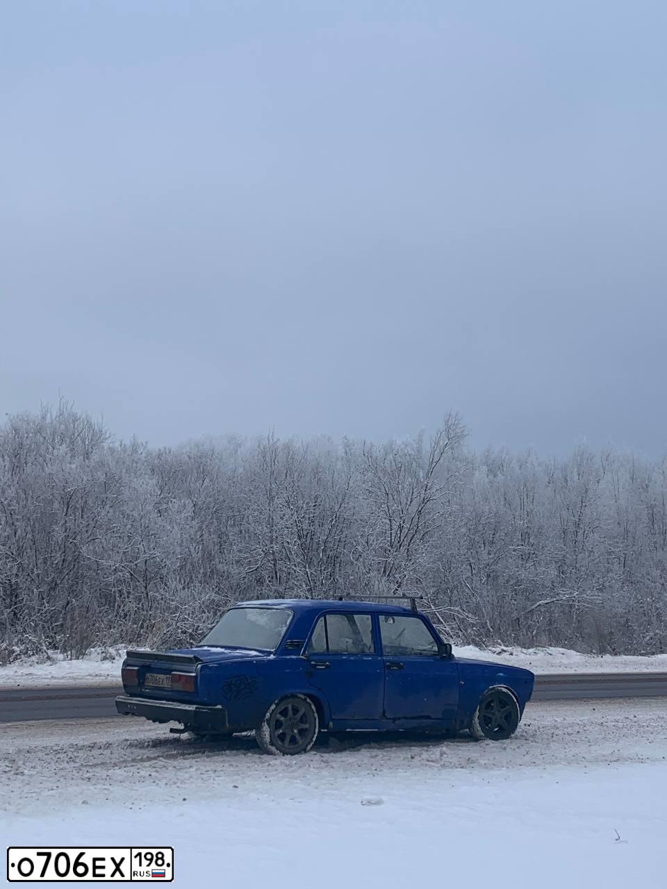 Фото автомобиля LADA 2107 LADA, 2006 — госномер О706ЕХ198. Цвет: синий