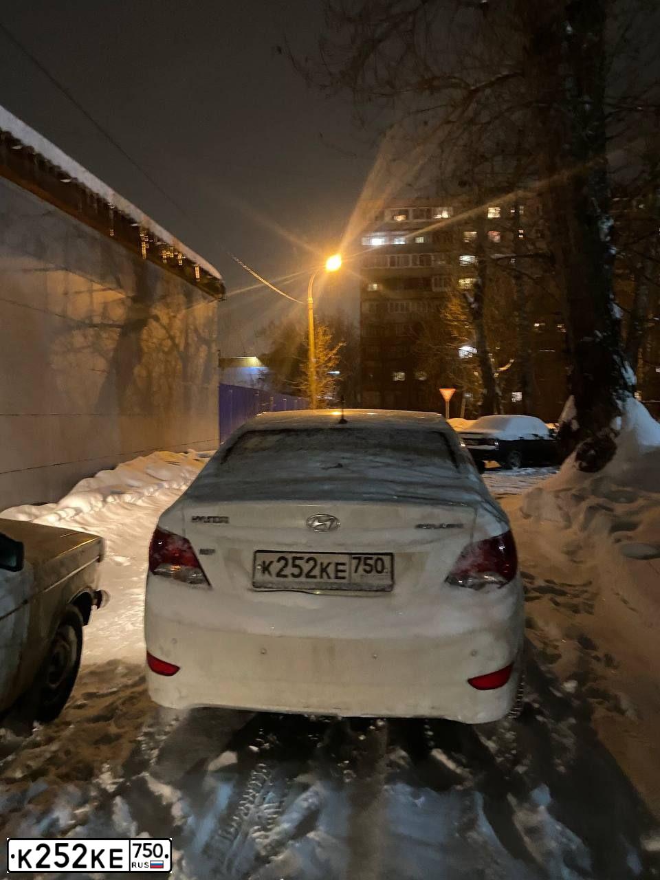 Фото автомобиля HYUNDAI SOLARIS, 2014 — госномер К252КЕ750. Цвет: Белый