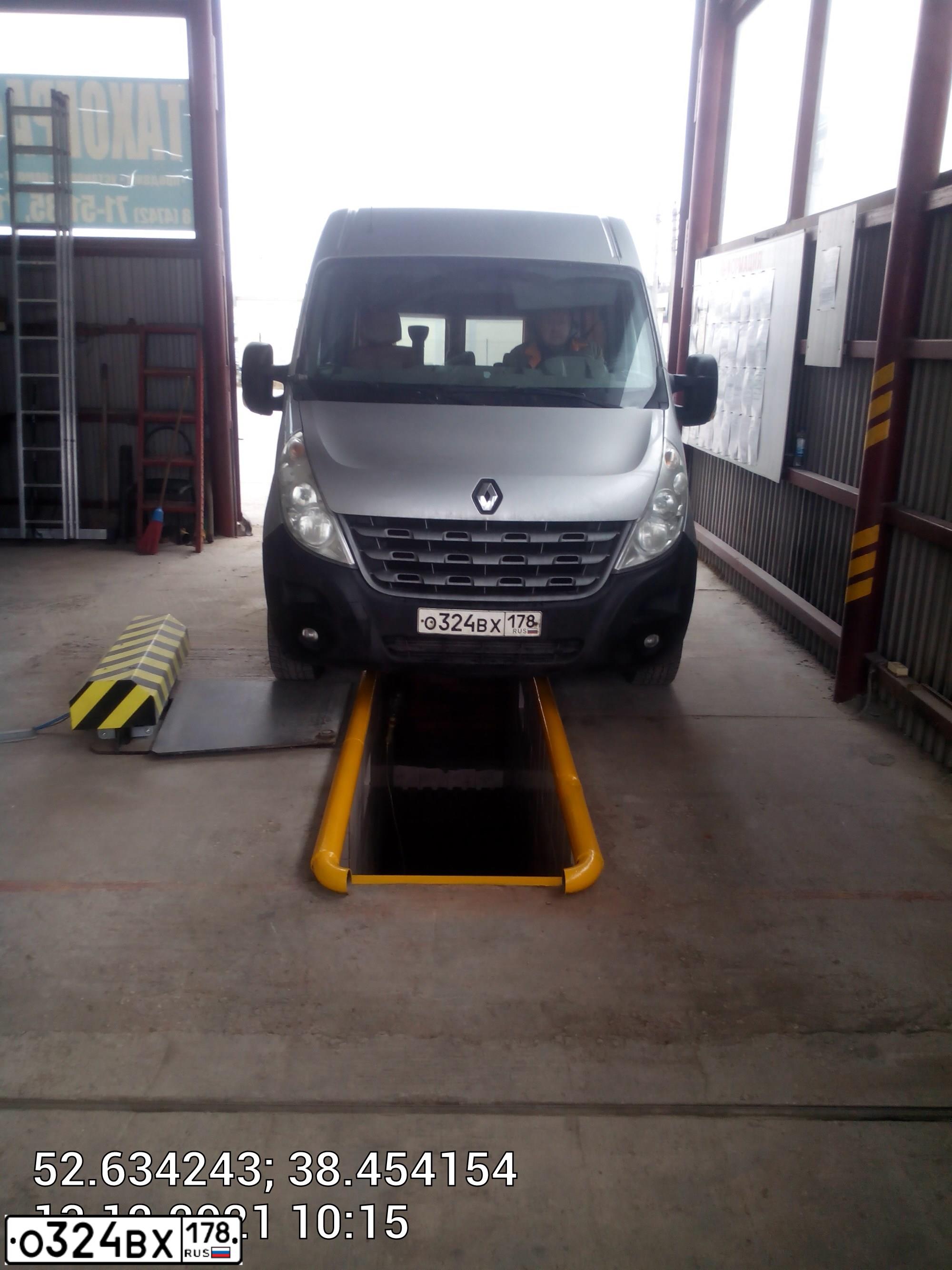 Фото автомобиля RENAULT MASTER, 2013 — госномер О324ВХ178. Цвет: Серый