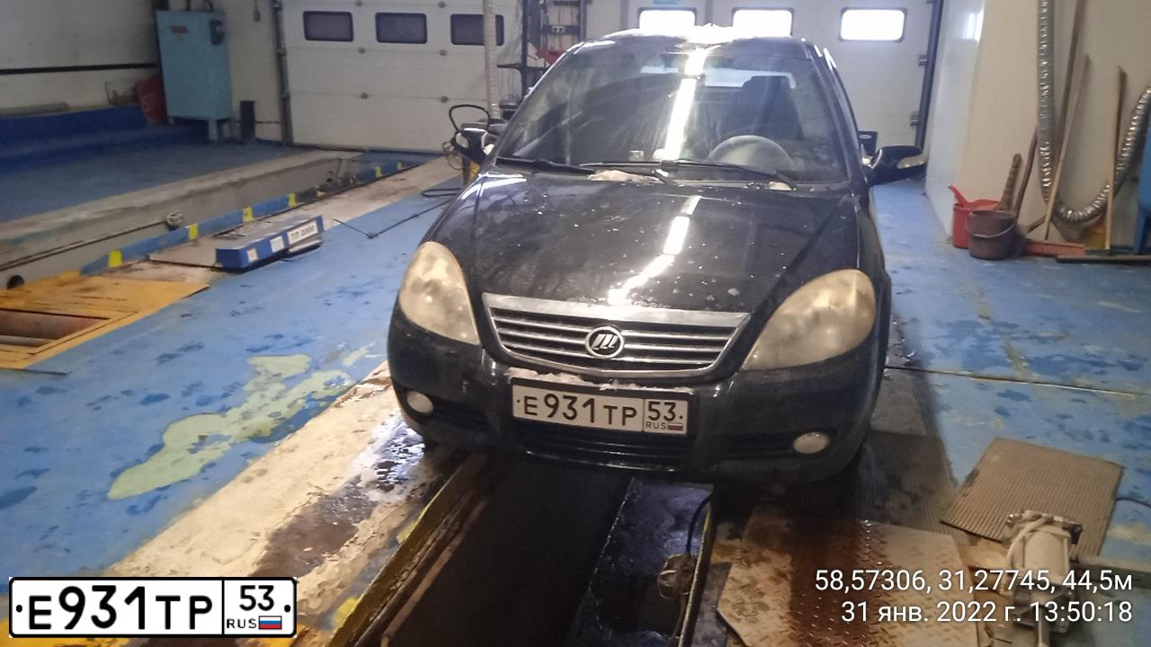 Фото автомобиля LIFAN BREEZ, 2010 — госномер Е931ТР53. Цвет: ЧЕРНЫЙ