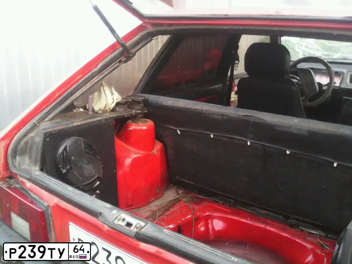 Фото автомобиля VAZ ВАЗ 21090, 1991 — госномер Р239ТУ64. Цвет: Красный