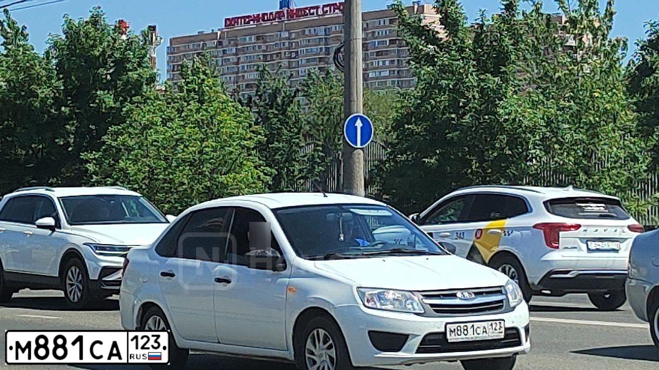 Фото автомобиля LADA 2190 GRANTA, 2016 — госномер М881СА123. Цвет: БЕЛЫЙ