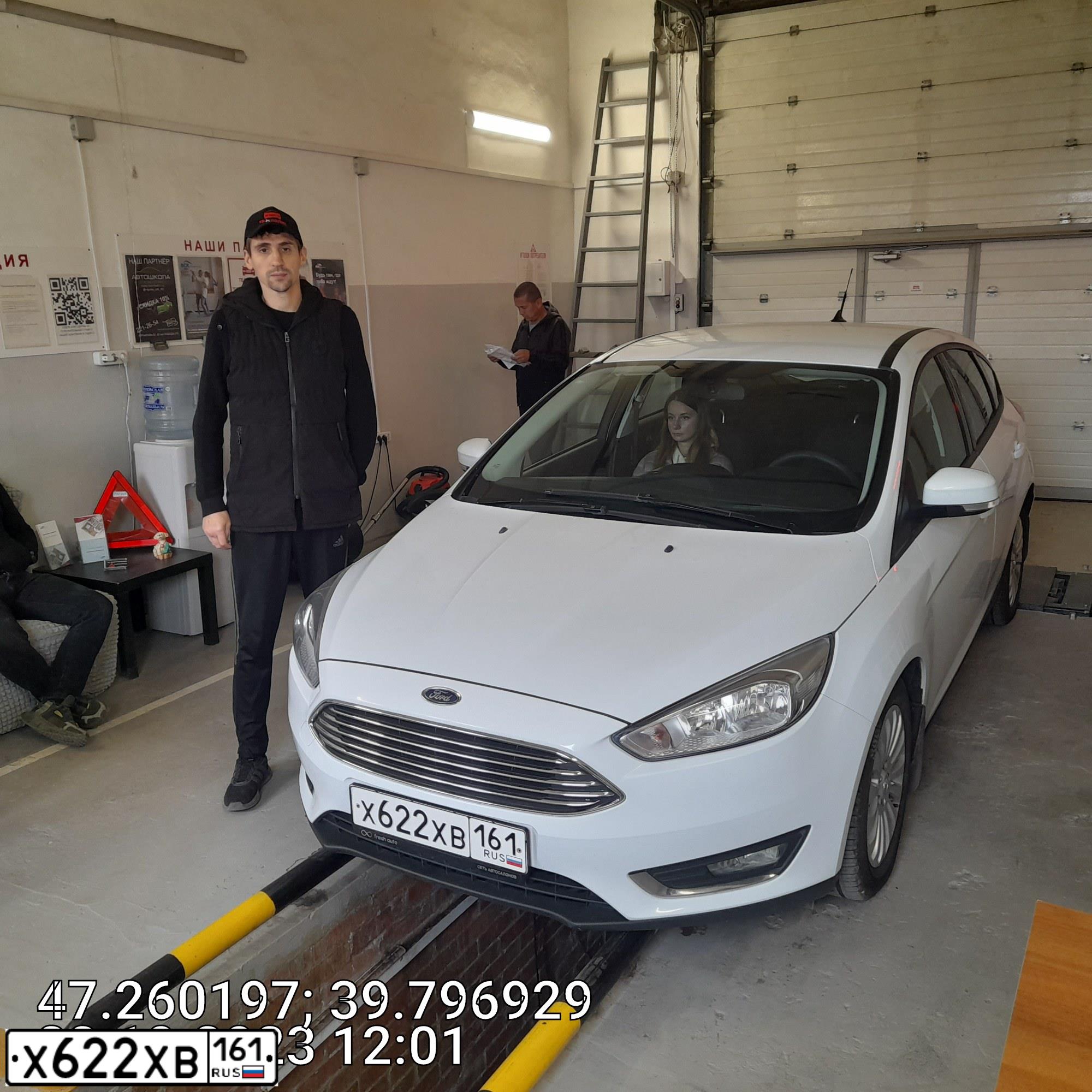Фото автомобиля FORD FOCUS, 2017 — госномер Х622ХВ161. Цвет: БЕЛЫЙ