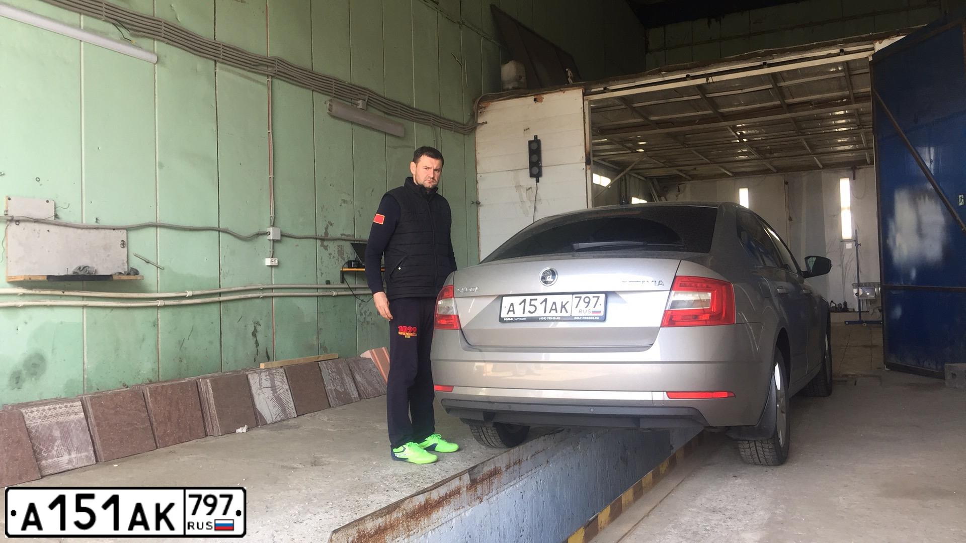 Фото автомобиля SKODA OCTAVIA, 2019 — госномер Х798ОО790. Цвет: Коричневый