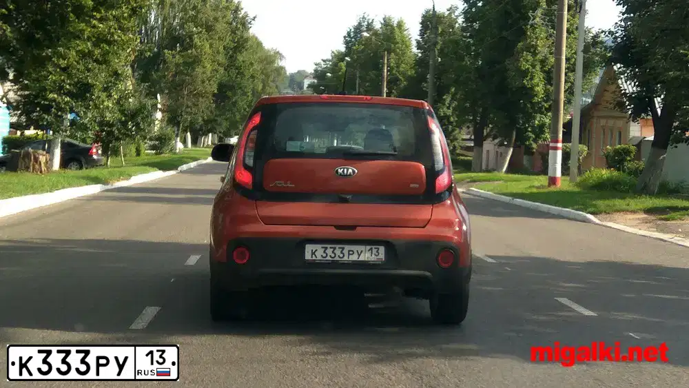 Фото автомобиля KIA SOUL, 2017 — госномер К333РУ13. Цвет: ОРАНЖЕВЫЙ