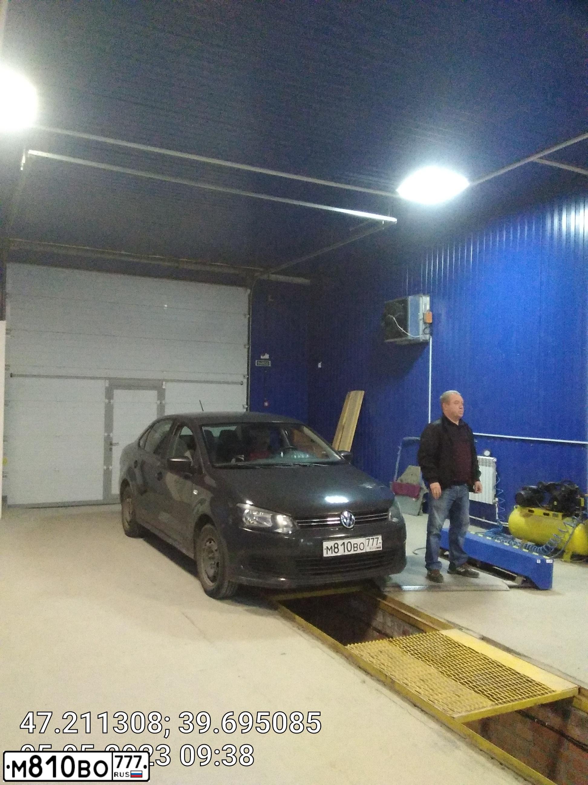 Фото автомобиля VOLKSWAGEN POLO, 2014 — госномер В234КТ92. Цвет: Серый
