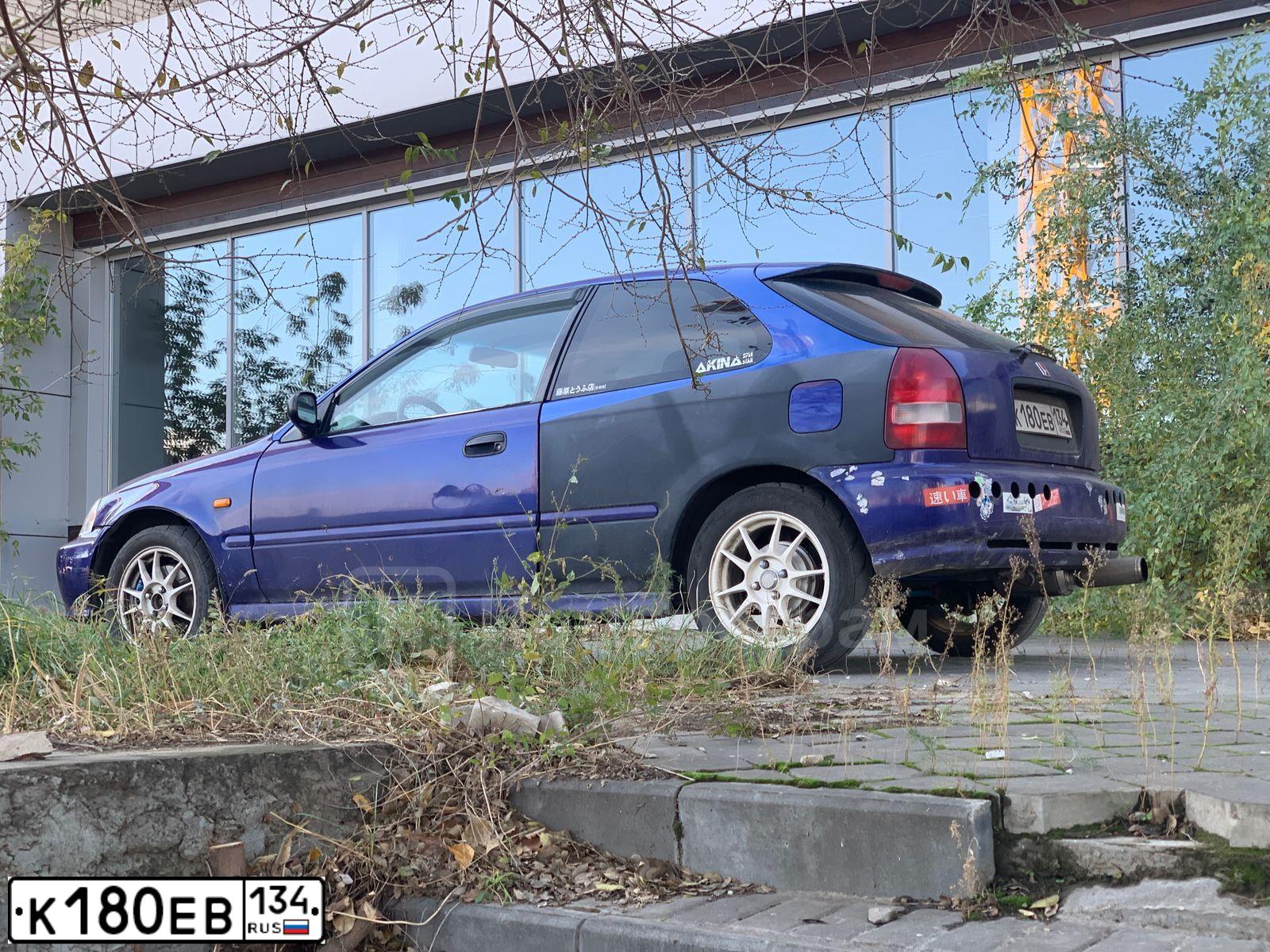 Фото автомобиля HONDA CIVIC, 1998 — госномер К180ЕВ134. Цвет: синий