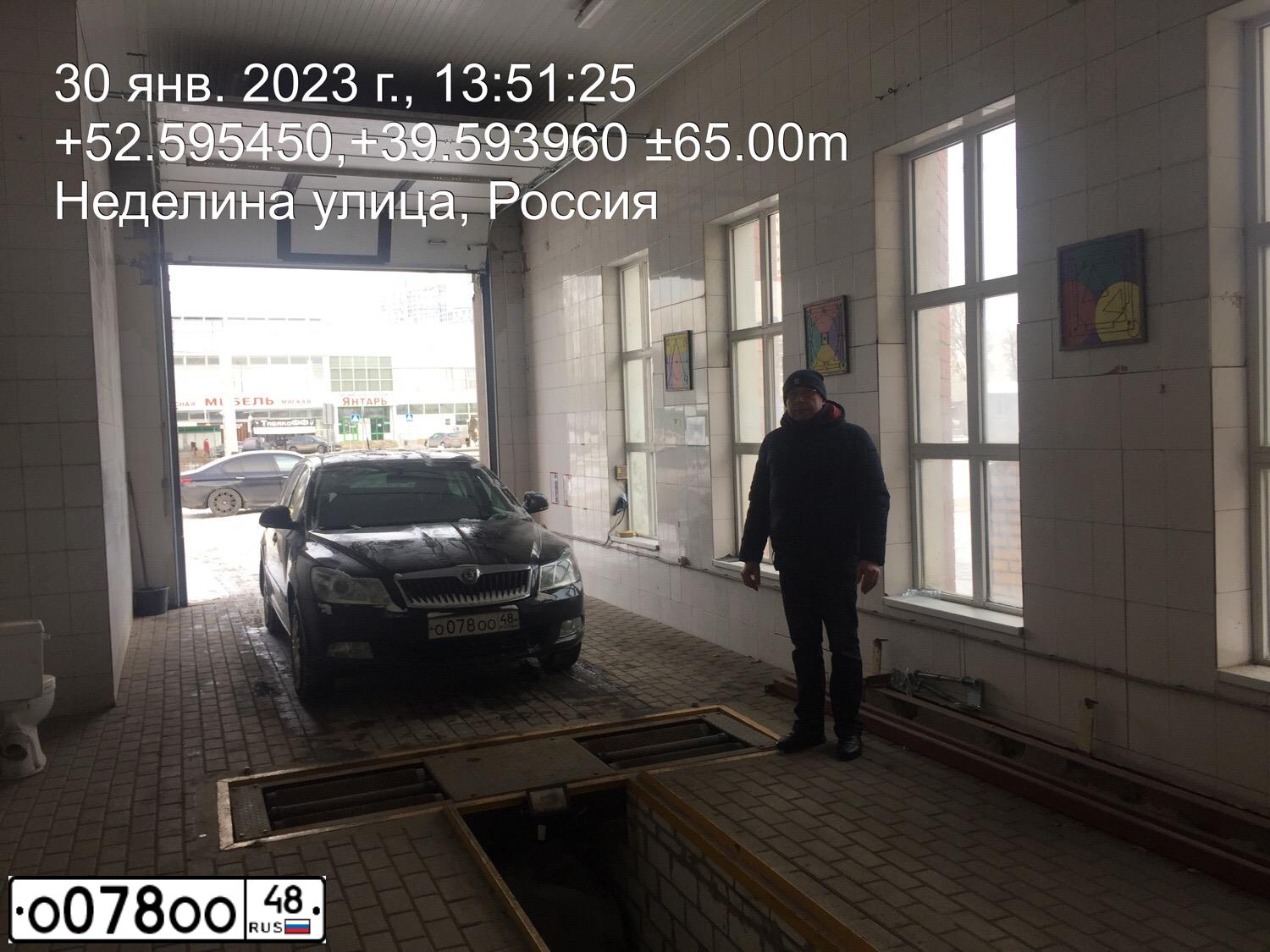 Фото автомобиля SKODA OCTAVIA, 2011 — госномер Т007ТТ48. Цвет: черный
