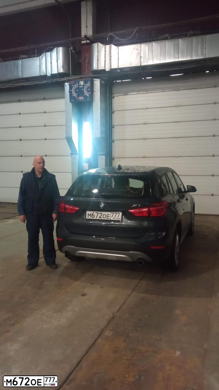 Фото автомобиля BMW X1, 2015 — госномер Е676СХ790. Цвет: СЕРЫЙ