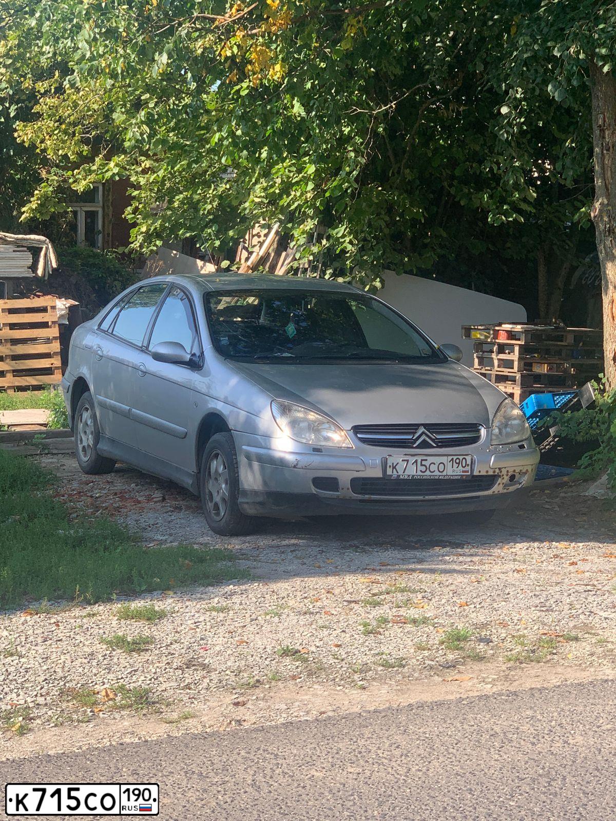 Фото автомобиля CITROEN C5, 2001 — госномер К715СО190. Цвет: БЕЛЫЙ