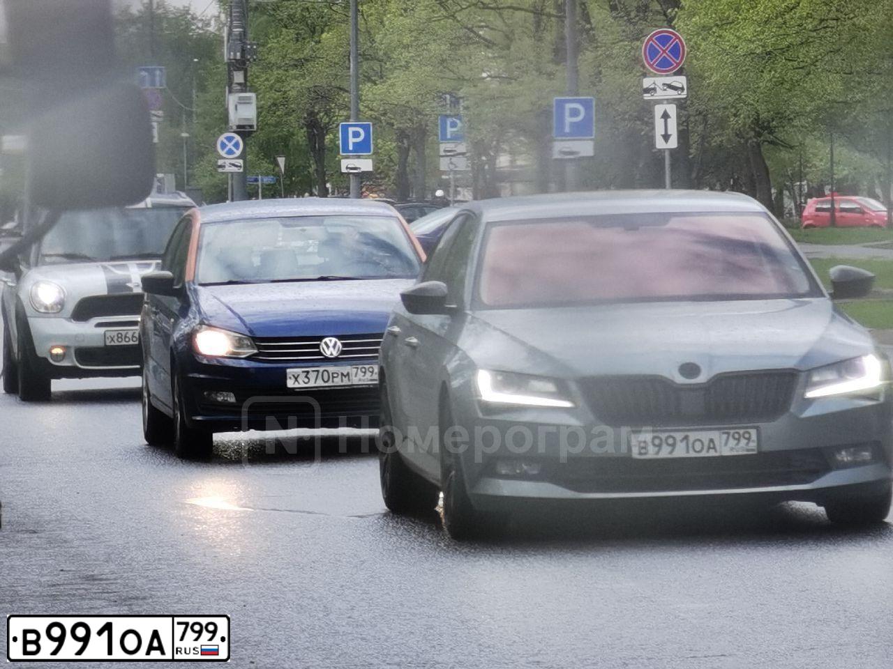Фото автомобиля SKODA SUPERB, 2019 — госномер Н368СО82. Цвет: Серый