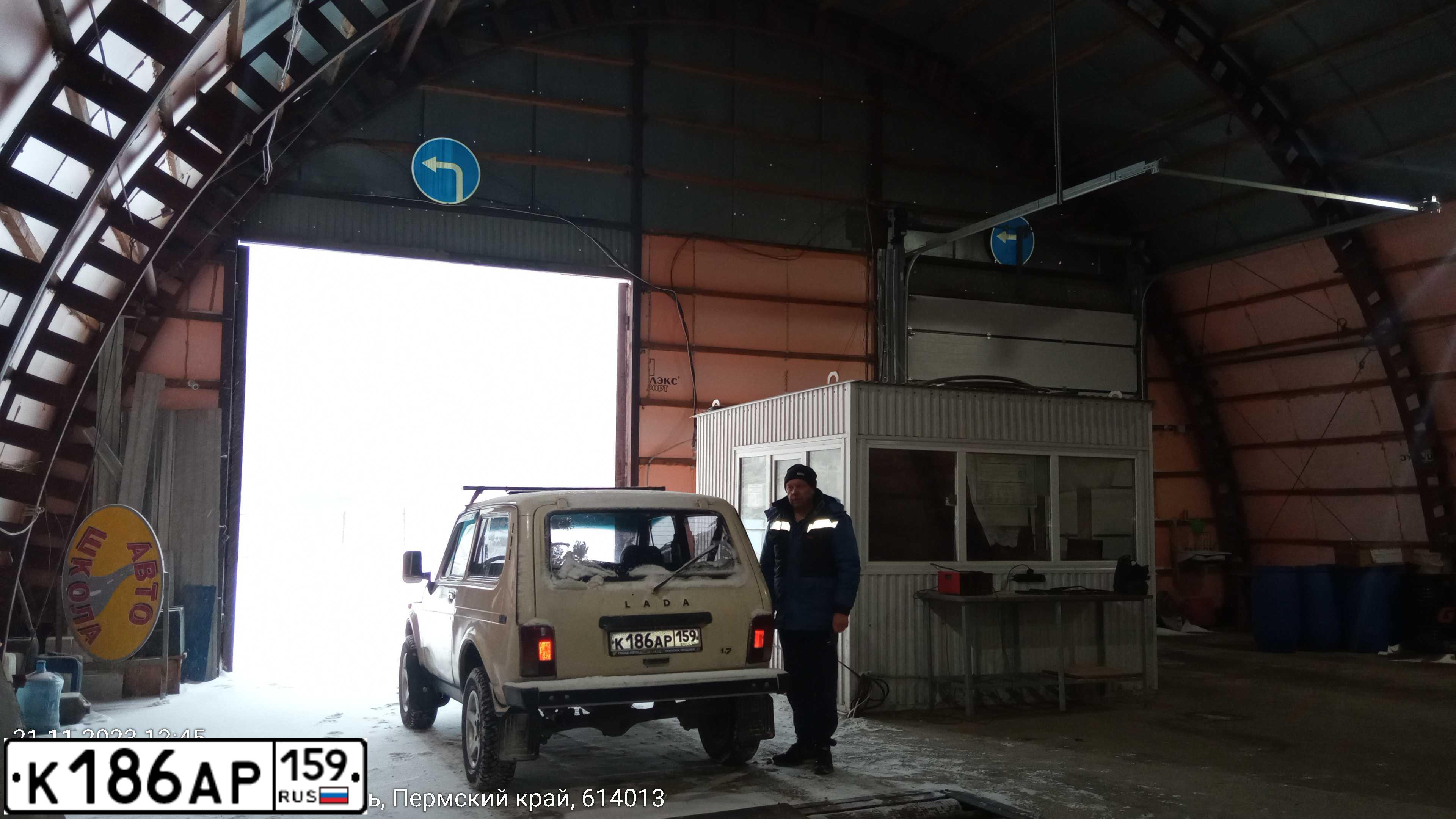 Фото автомобиля LADA 2121 NIVA, 1996 — госномер Р754ЕУ159. Цвет: БЕЖЕВЫЙ