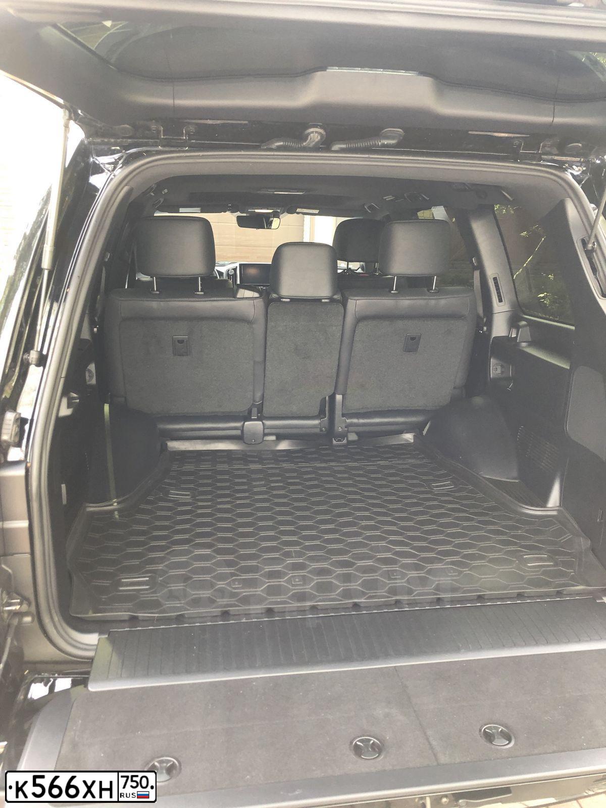 Фото автомобиля TOYOTA LANDCRUISER 200, 2019 — госномер Е848ТО799. Цвет: ЧЕРНЫЙ