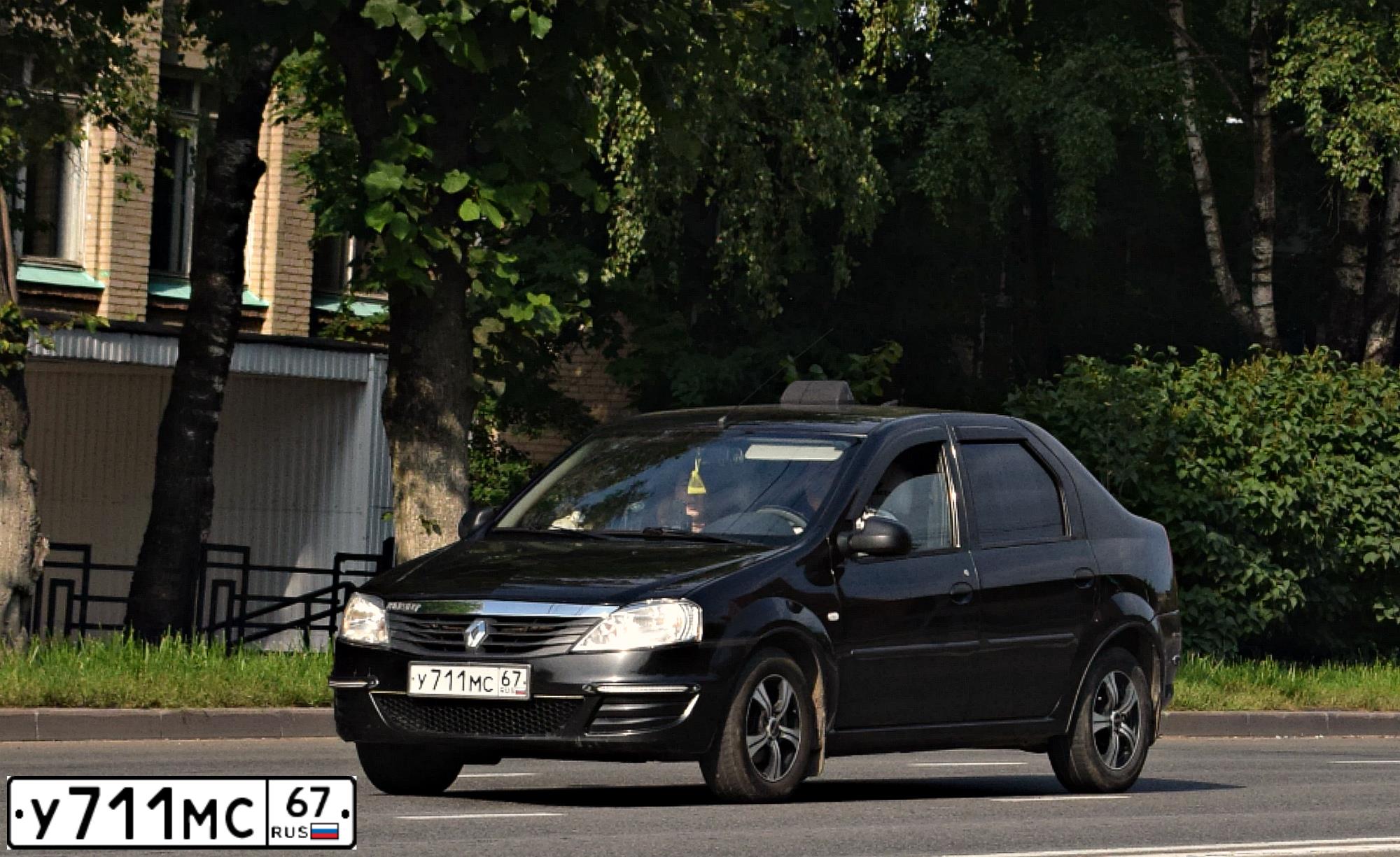 Фото автомобиля RENAULT LOGAN, 2012 — госномер У711МС67. Цвет: ЧЕРНЫЙ