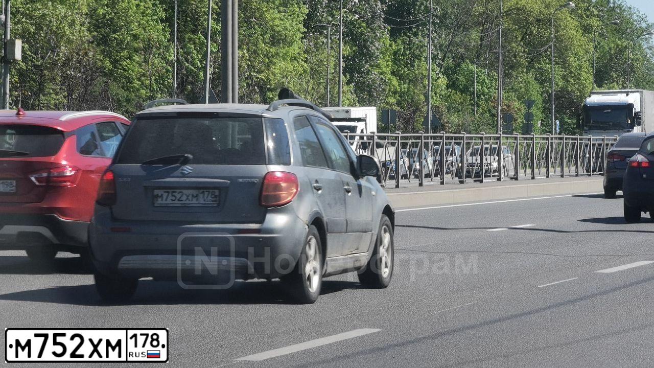 Фото автомобиля SUZUKI SX 4, 2007 — госномер М752ХМ178. Цвет: СЕРЫЙ