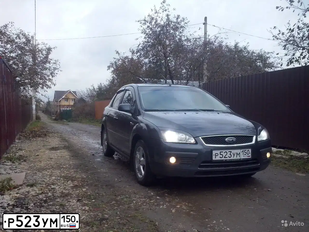 Фото автомобиля FORD FOCUS, 2007 — госномер Р523УМ150. Цвет: СЕРЫЙ