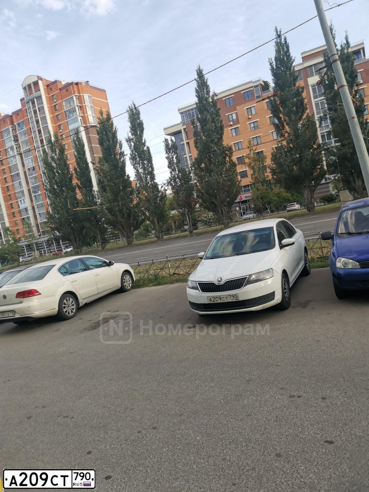 Фото автомобиля SKODA RAPID, 2018 — госномер А725ВУ172. Цвет: Белый