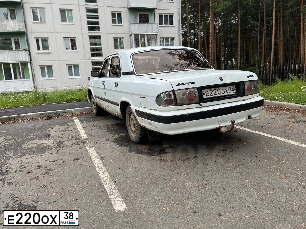 Фото автомобиля GAZ 3110 WOLGA, 2001 — госномер Е220ОХ38. Цвет: БЕЛЫЙ