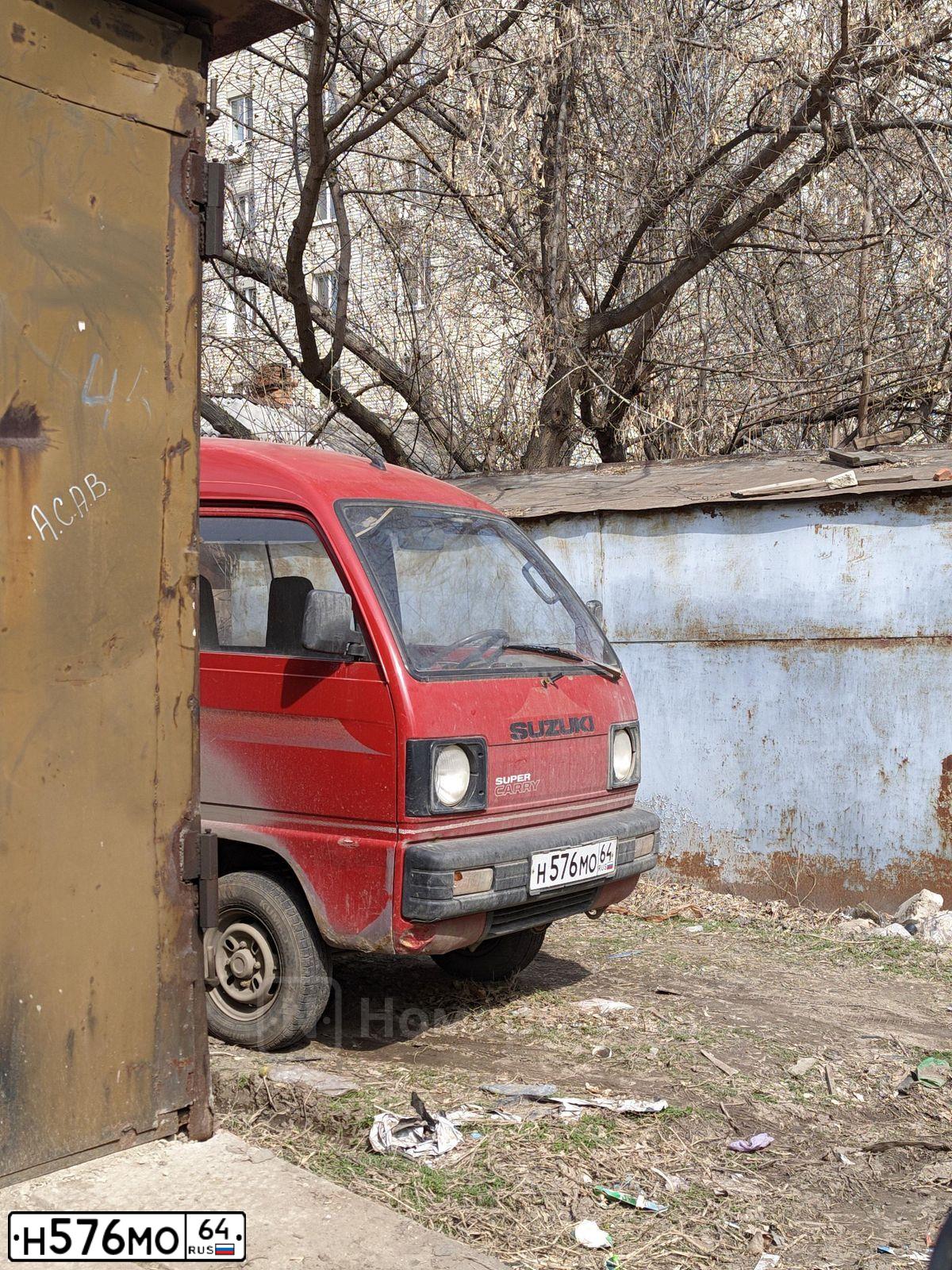 Фото автомобиля SUZUKI CARRY, 1988 — госномер Н576МО64. Цвет: ТЕМНО КРАСНЫЙ