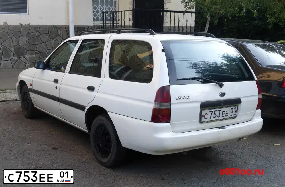 Фото автомобиля FORD ESCORT, 1996 — госномер С379ВН193. Цвет: Белый