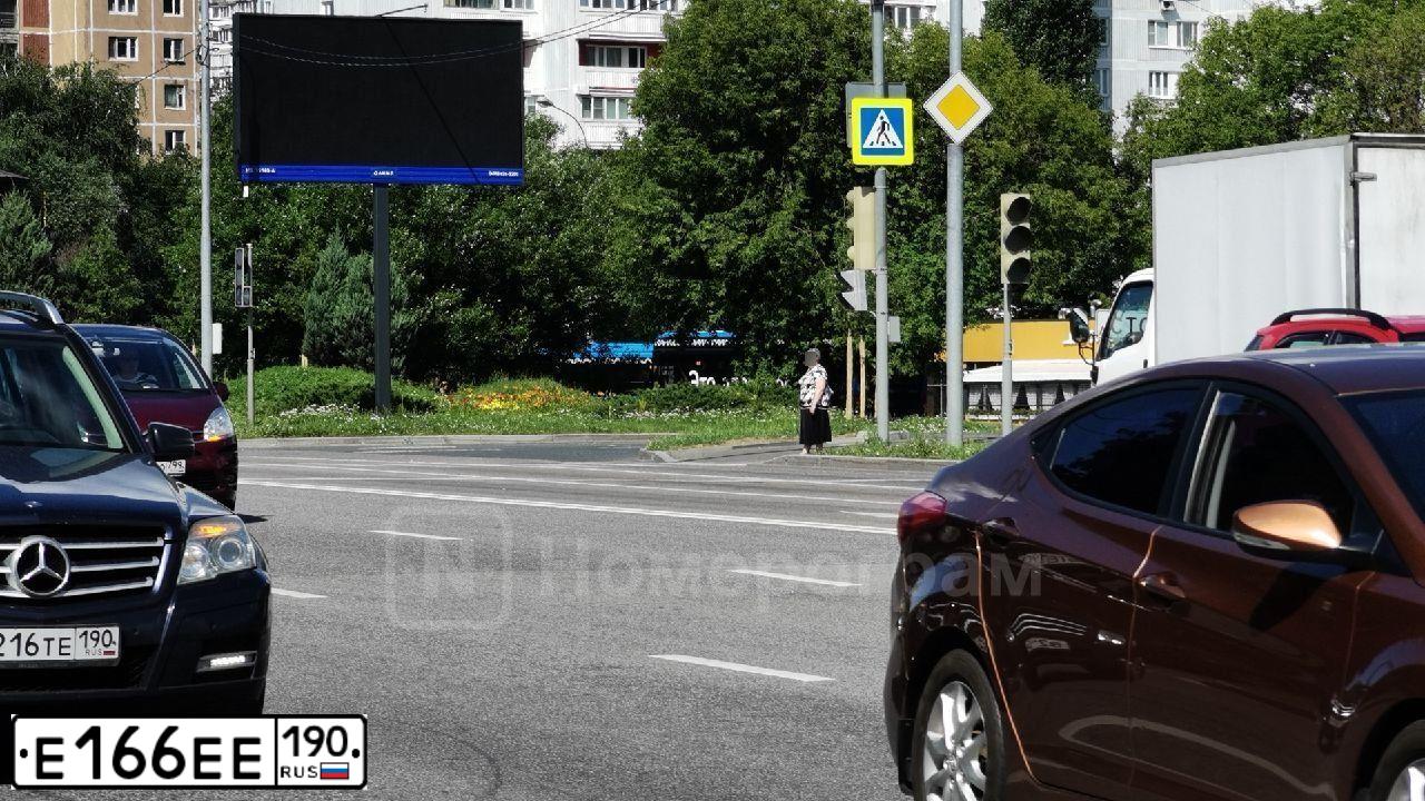 Фото автомобиля HYUNDAI IX35, 2012 — госномер Е166ЕЕ190. Цвет: Белый