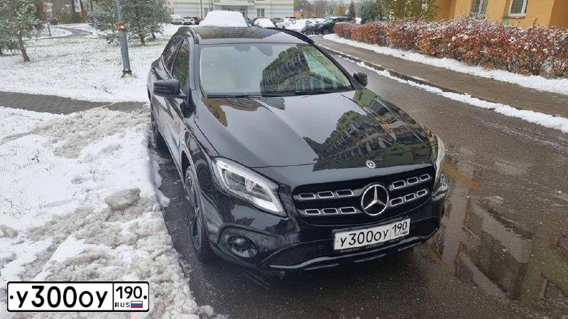 Фото автомобиля BMW SERIE 1, 2011 — госномер Р801СК799. Цвет: Белый