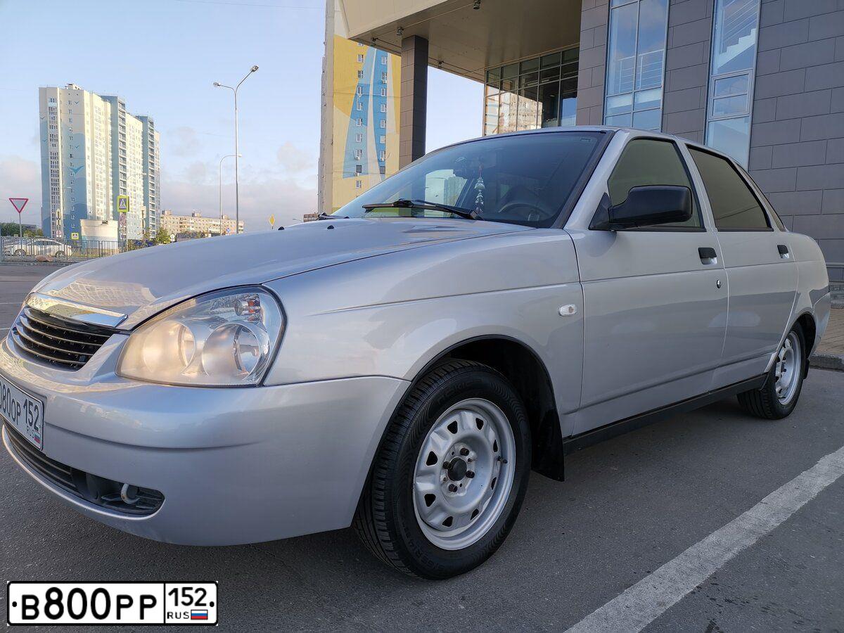 Фото автомобиля VOLKSWAGEN TOUAREG, 2010 — госномер В800РР152. Цвет: СВЕТЛО-СЕРЫЙ