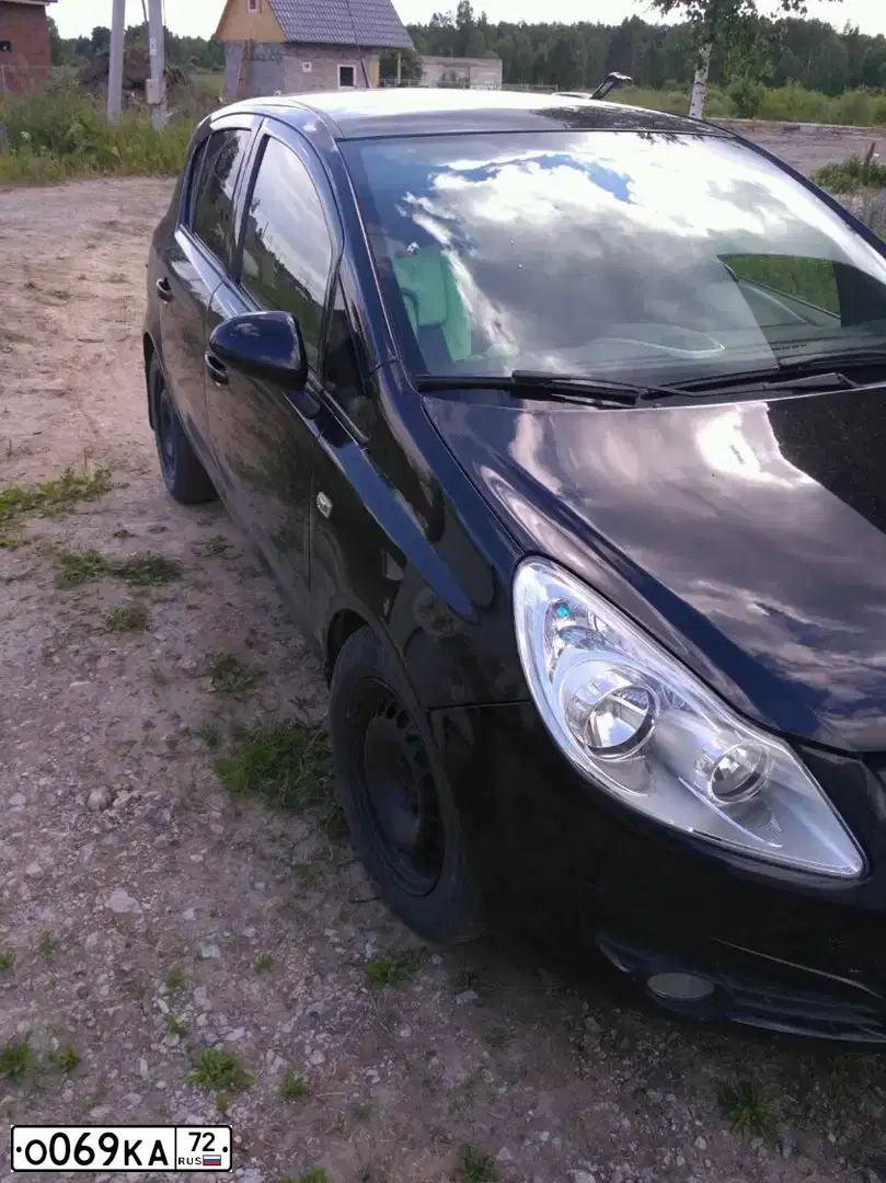 Фото автомобиля OPEL CORSA, 2008 — госномер О069КА72. Цвет: ЧЕРНЫЙ