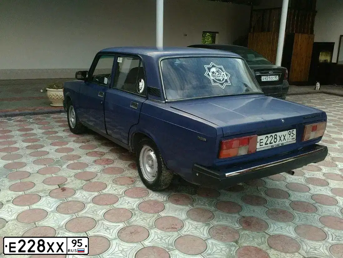 Фото автомобиля LADA 2105, 1999 — госномер Е228ХХ95. Цвет: СИНИЙ