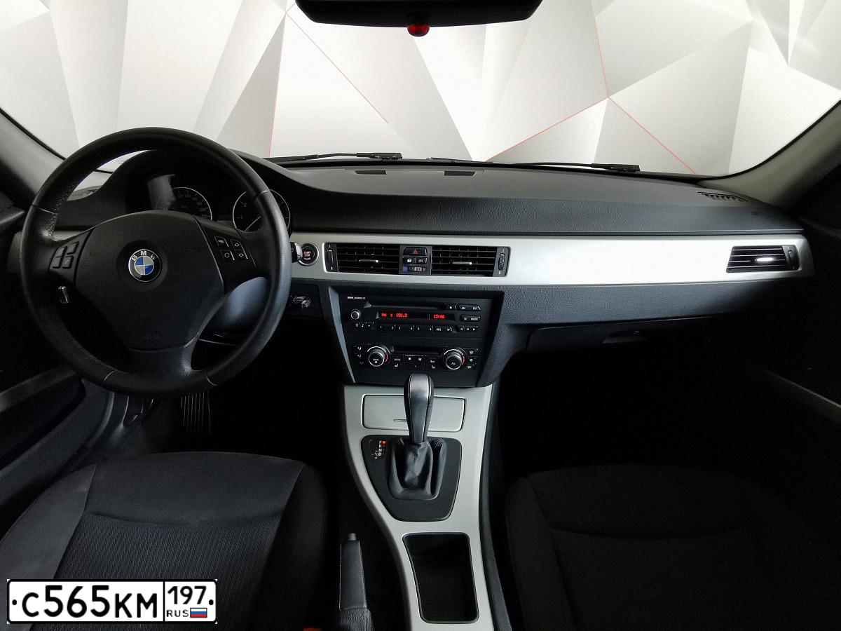 Фото автомобиля BMW 318I, 2010 — госномер О606ЕК977. Цвет: Белый
