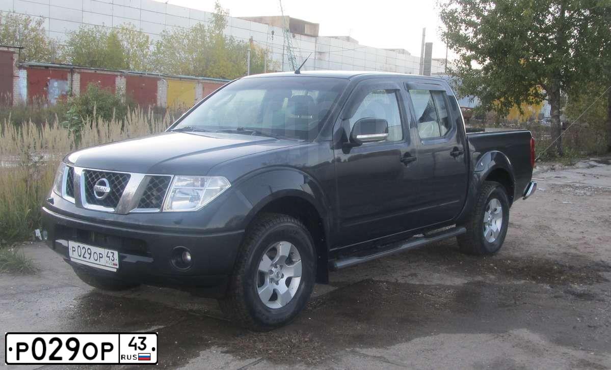 Фото автомобиля NISSAN NAVARA, 2007 — госномер М142НО12. Цвет: СЕРЫЙ