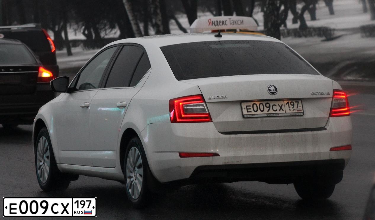 Фото автомобиля SKODA OCTAVIA, 2017 — госномер Е009СХ197. Цвет: БЕЛЫЙ