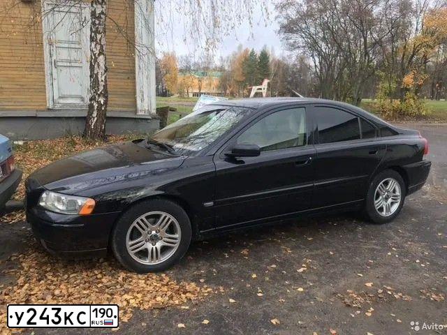 Фото автомобиля VOLVO S60, 2005 — госномер У243КС190. Цвет: ЧЕРНЫЙ