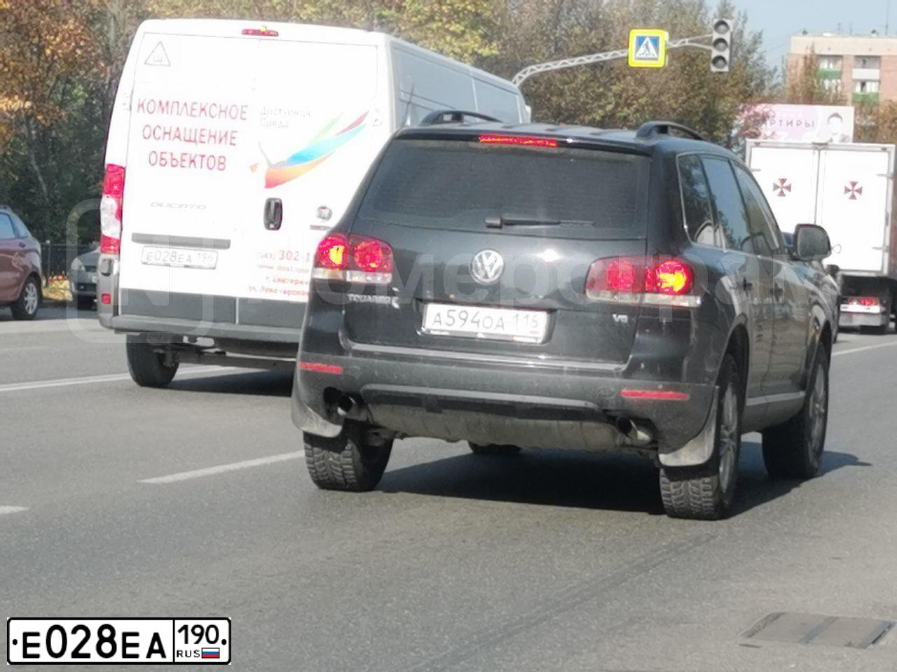 Фото автомобиля SMART FORFOUR, 2016 — госномер Е028ЕА190. Цвет: КОРИЧНЕВЫЙ