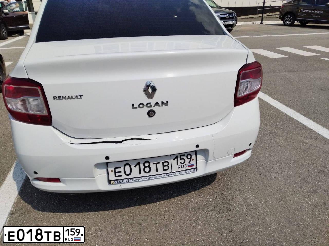 Фото автомобиля RENAULT LOGAN, 2014 — госномер Е018ТВ159. Цвет: Белый