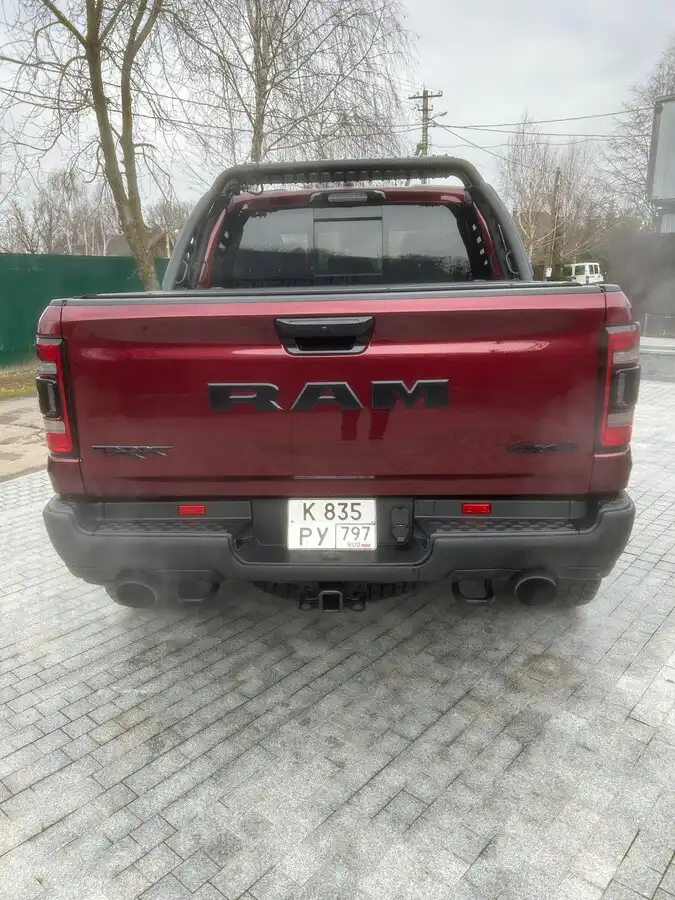 Фото автомобиля RAM RAM 1500 TRX, 2023 — госномер Т777ВВ190. Цвет: Красный