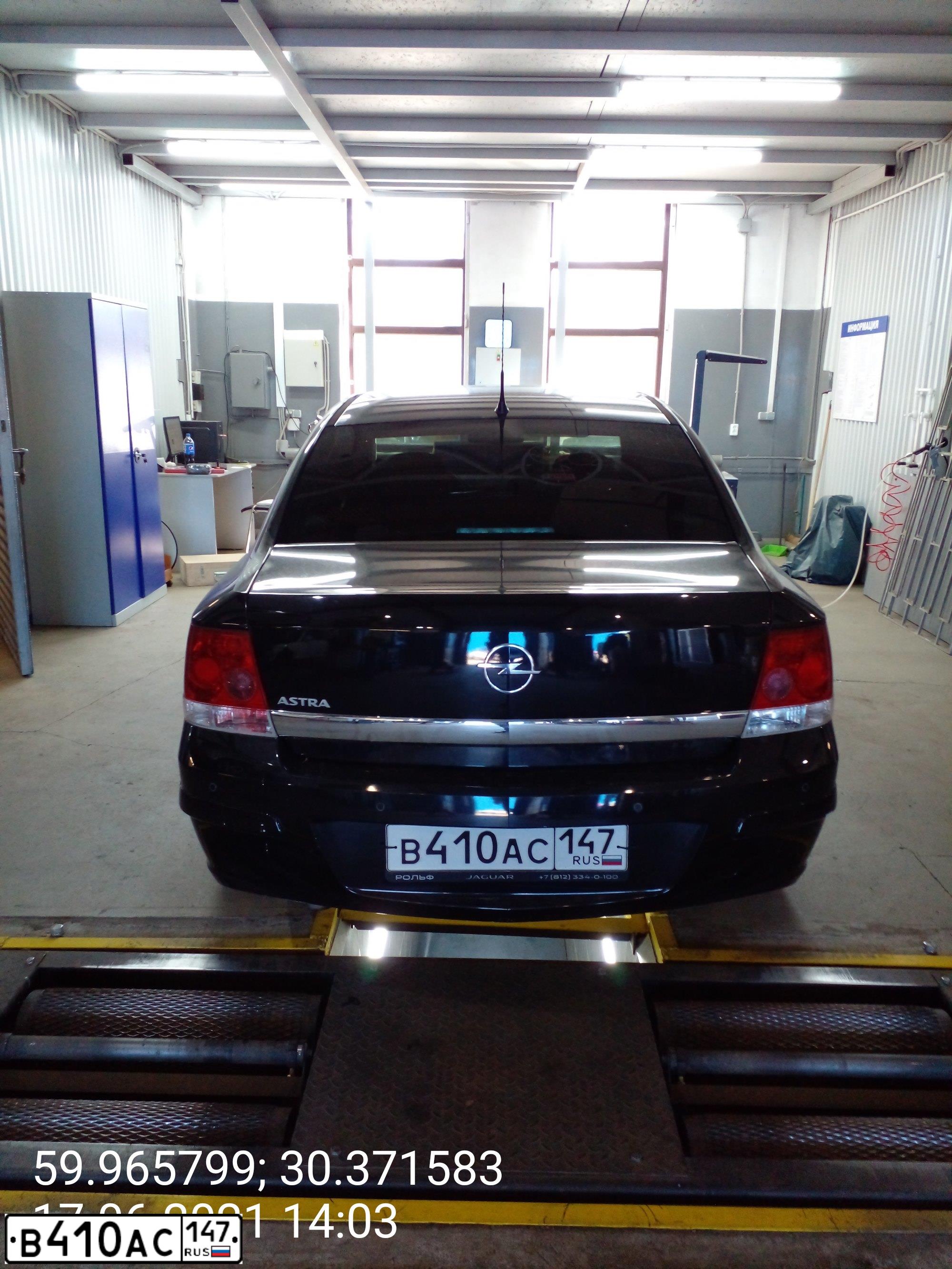 Фото автомобиля OPEL ASTRA, 2010 — госномер В410АС147. Цвет: ЧЕРНЫЙ