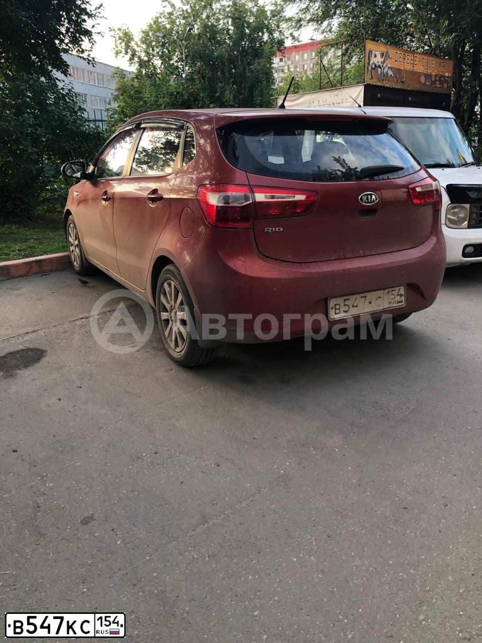 Фото автомобиля KIA RIO, 2012 — госномер В547КС154. Цвет: Красный