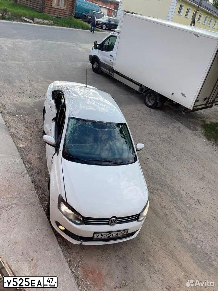 Фото автомобиля VOLKSWAGEN POLO, 2011 — госномер У525ЕА47. Цвет: Белый