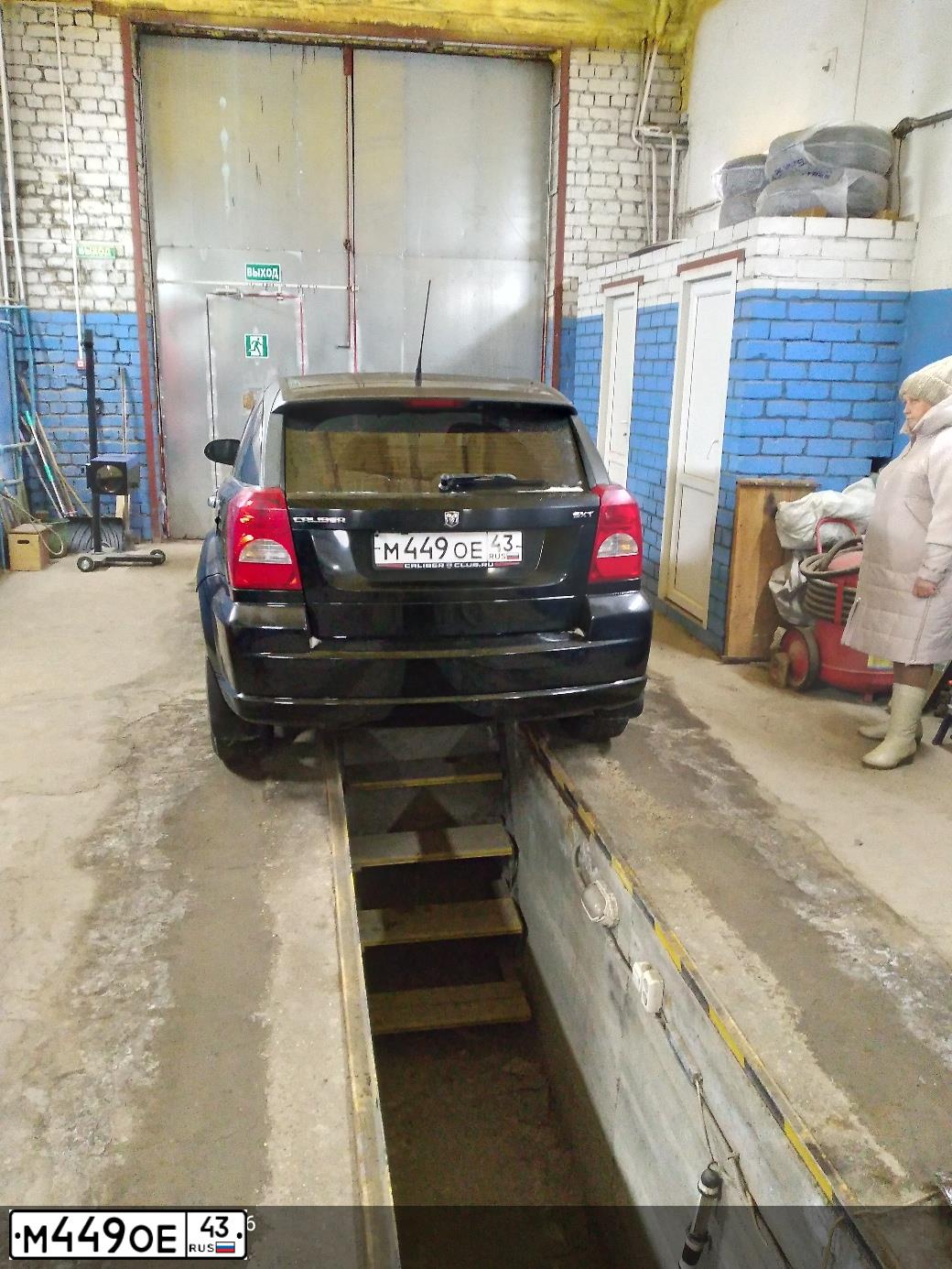 Фото автомобиля DODGE CALIBER, 2007 — госномер М449ОЕ43. Цвет: ЧЕРНЫЙ