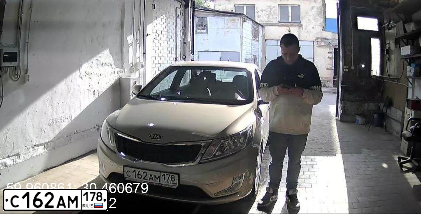 Фото автомобиля KIA RIO, 2014 — госномер Е752ХТ178. Цвет: БЕЖЕВЫЙ