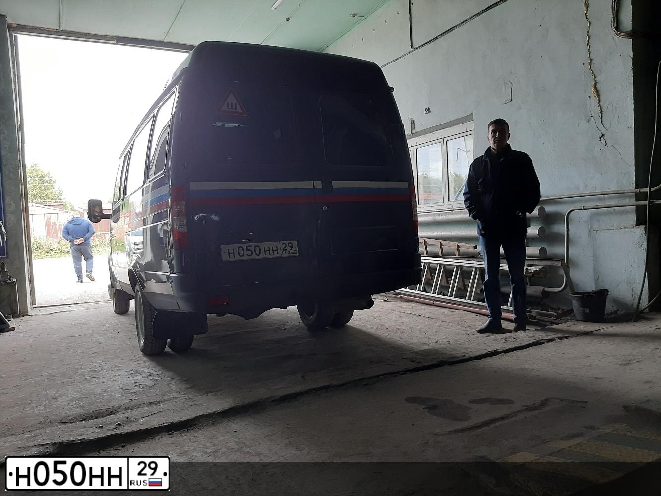 Фото автомобиля GAZ 3221 EL, 2012 — госномер Н050НН29. Цвет: ЦВЕТ.СХЕМА А34 ГОСТ Р50574-02