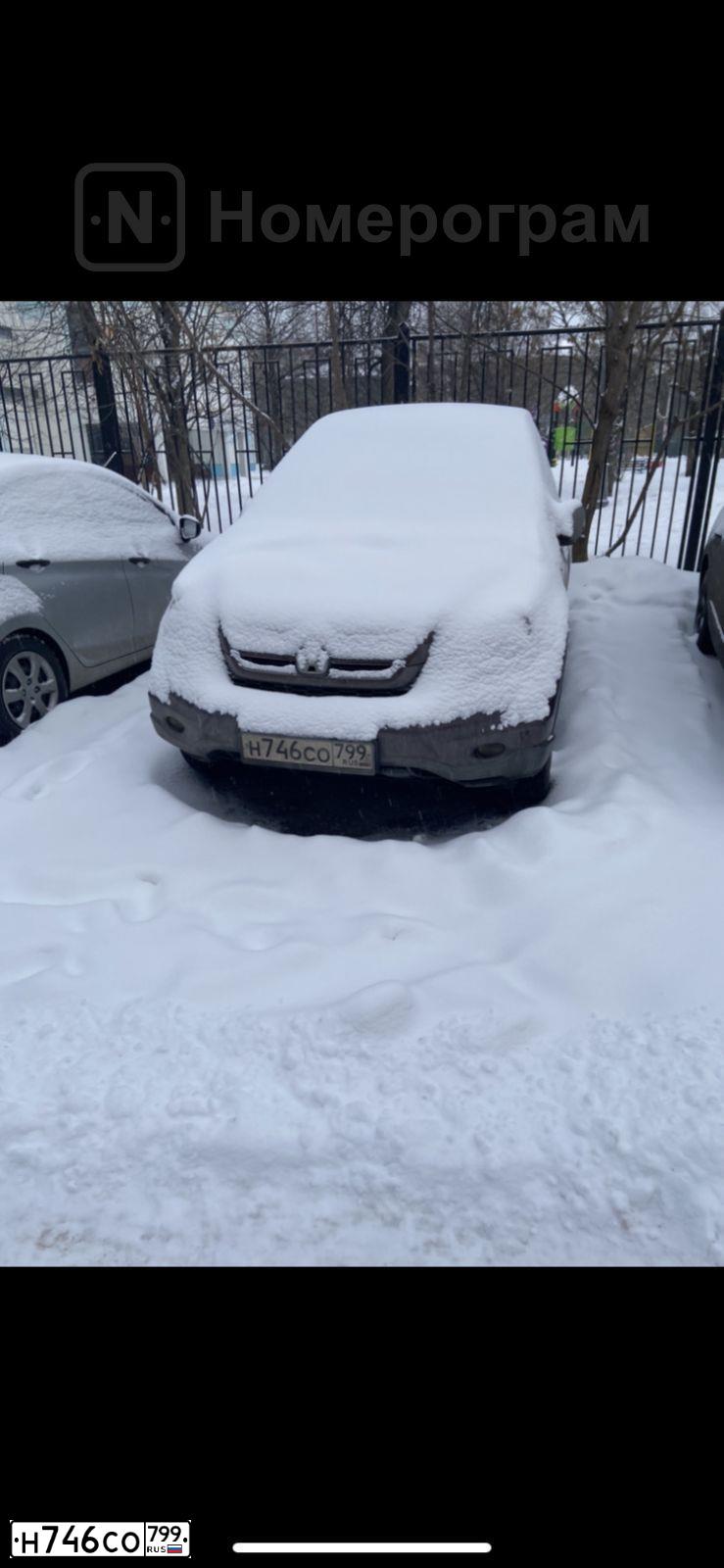 Фото автомобиля HONDA CR-V, 2012 — госномер Н746СО799. Цвет: Коричневый