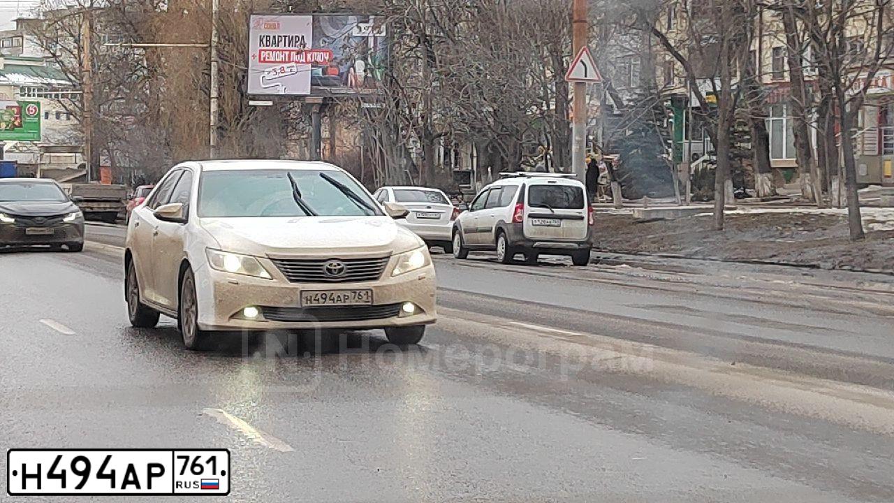 Фото автомобиля TOYOTA CAMRY, 2014 — госномер Н494АР761. Цвет: Белый