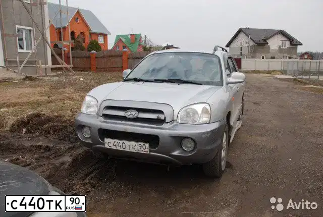 Фото автомобиля HYUNDAI SANTA FE, 2005 — госномер С440ТК90. Цвет: СЕРЕБРИСТЫЙ