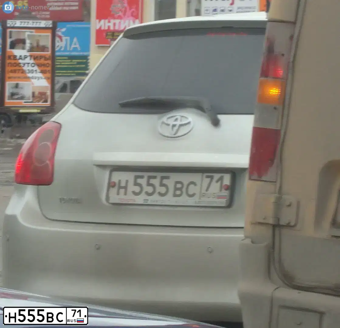 Фото автомобиля TOYOTA AURIS, 2008 — госномер Н555ВС71. Цвет: Серебристый
