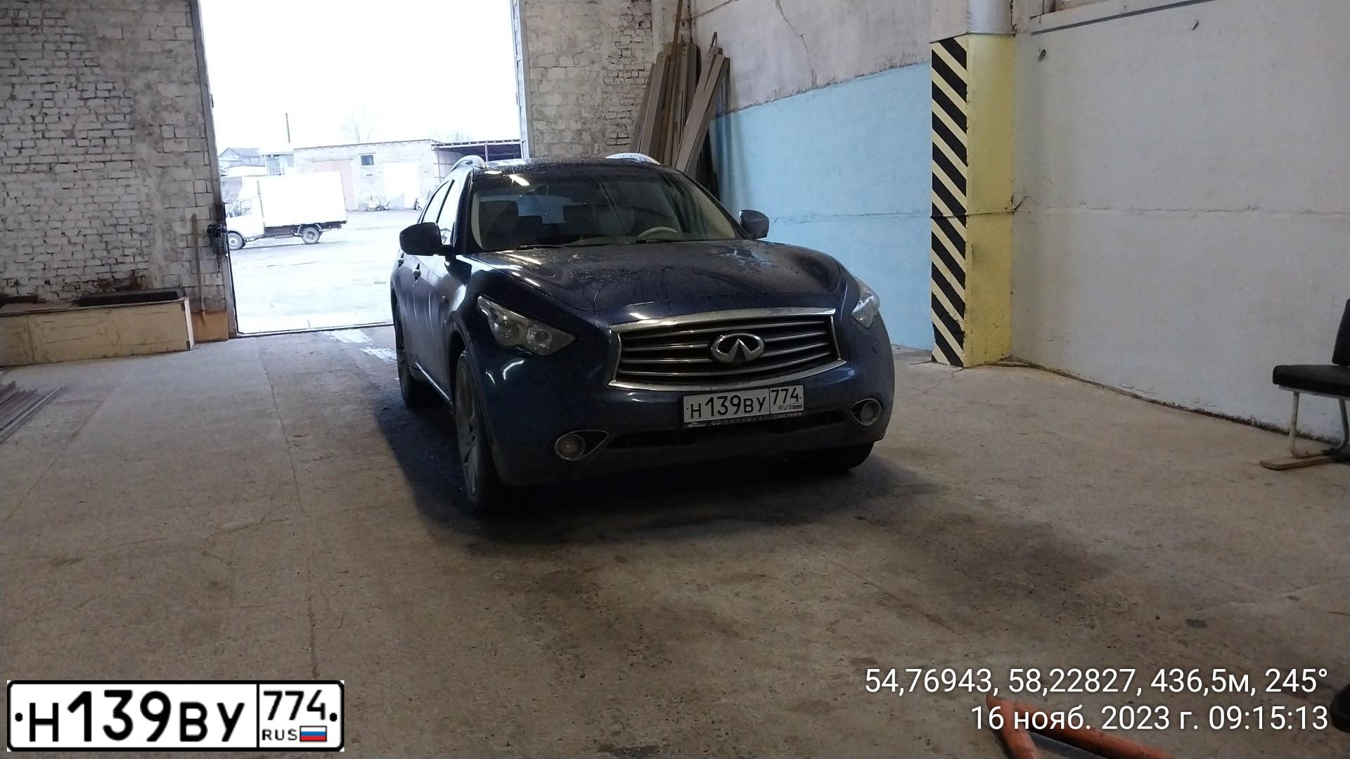 Фото автомобиля INFINITI QX70 /FX/, 2013 — госномер Р777ОР174. Цвет: синий