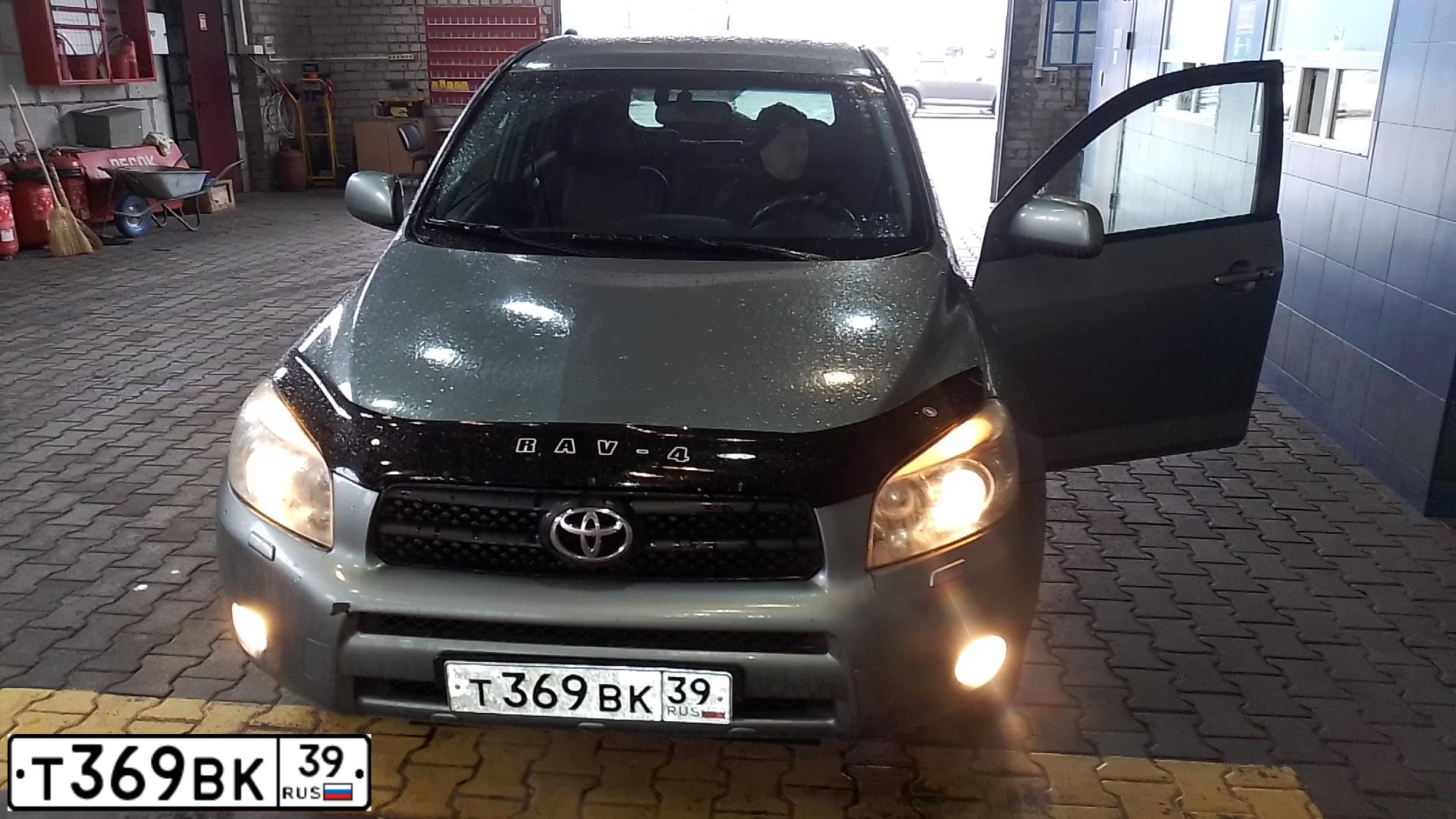 Фото автомобиля TOYOTA RAV4, 2006 — госномер Т369ВК39. Цвет: СВЕТЛО-ЗЕЛЕНЫЙ
