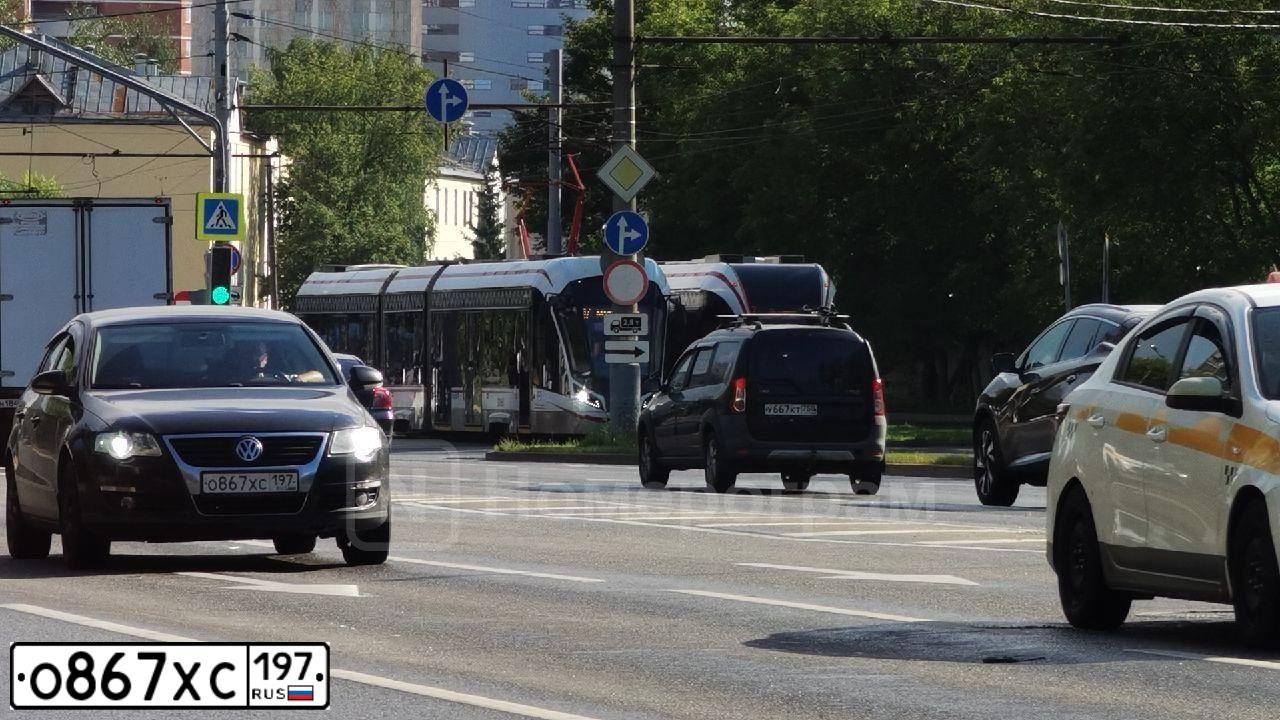 Фото автомобиля VOLKSWAGEN PASSAT, 2008 — госномер Е672СВ199. Цвет: ЧЕРНЫЙ