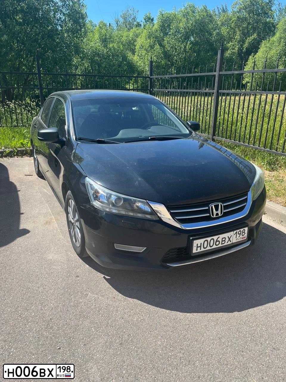 Фото автомобиля HONDA ACCORD, 2013 — госномер Р323АК178. Цвет: ЧЕРНЫЙ